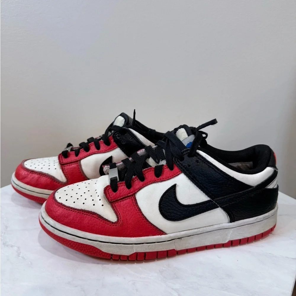 🔥 Nike Dunk Low Chicago Split Size 6Y EUC🔥